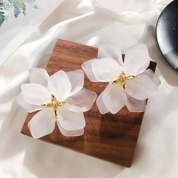 Big Flower Studs Statement Earrings White & Gold - Picture 1 of 7